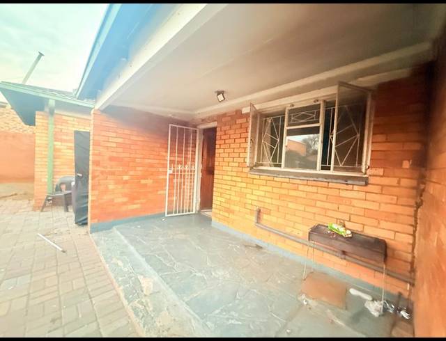 8 BEDROOM HOUSE FOR SALE IN VANDERBIJLPARK CW 3